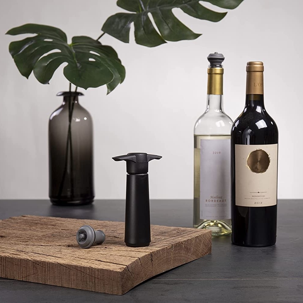Pompe à vide acier inoxydable noire avec 1 bouchon - Accessoires vin - Vacu  Vin